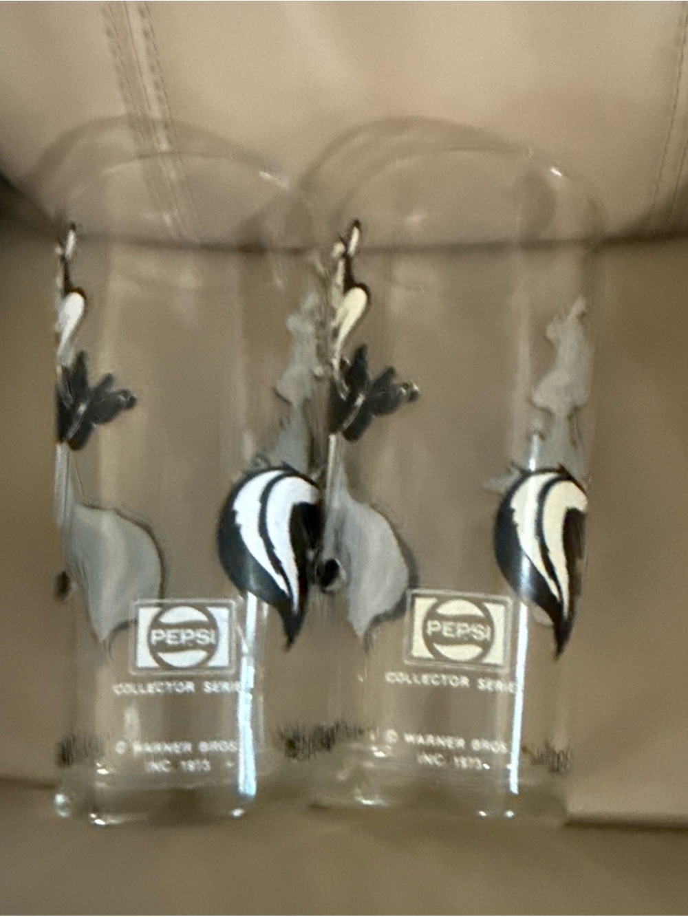 Pepe Le Pew Cartoon Glasses - Black & White Set of 2 Pepsi 1973 glasses - Picture 2 of 6